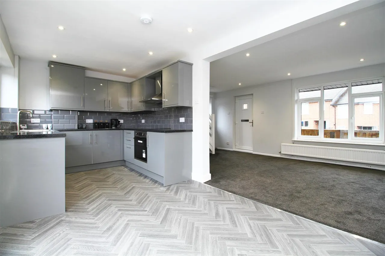 Hazelhurst Road, Ashton-Under-Lyne, photo 2