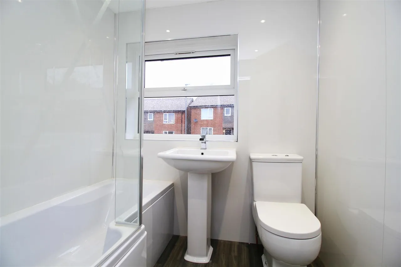 Hazelhurst Road, Ashton-Under-Lyne, photo 9