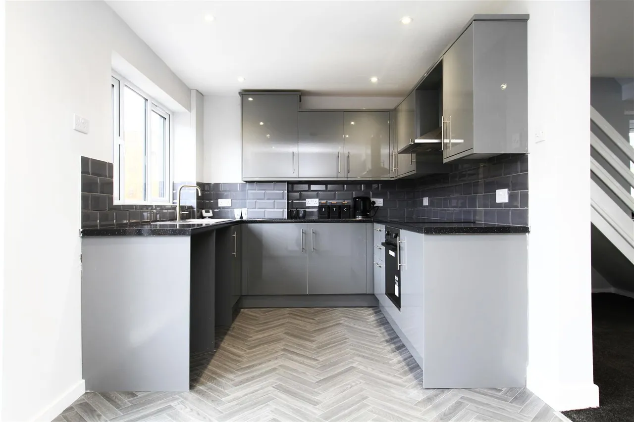 Hazelhurst Road, Ashton-Under-Lyne, photo 6