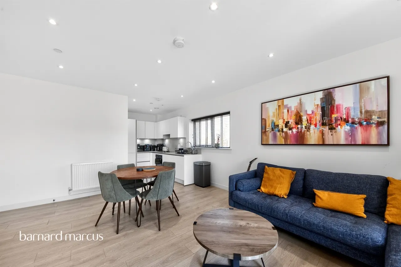 Perryfield Way, London, photo 7