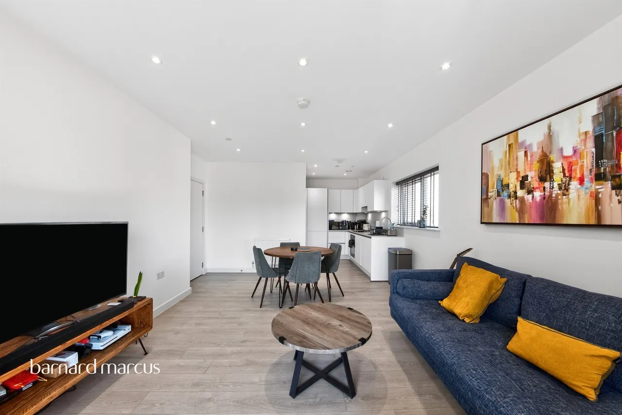 Perryfield Way, London, photo 11