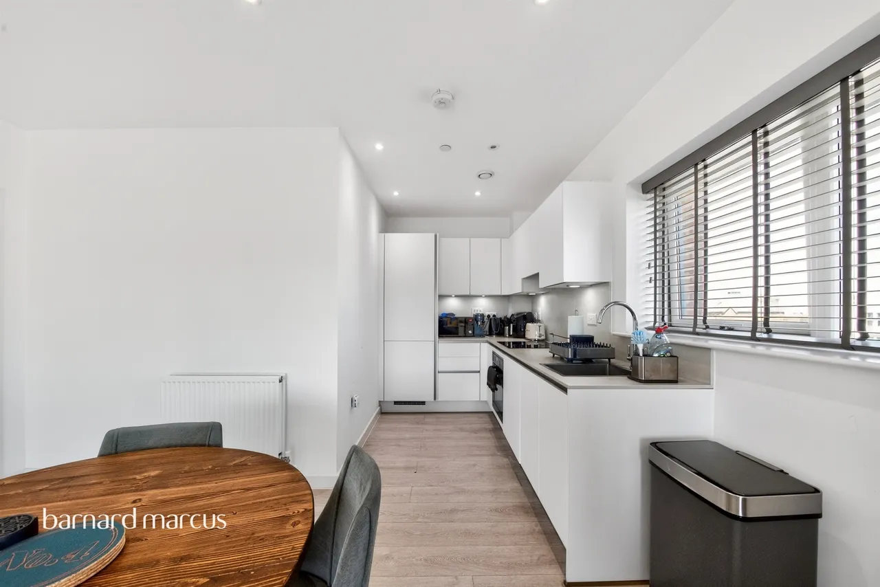 Perryfield Way, London, photo 5