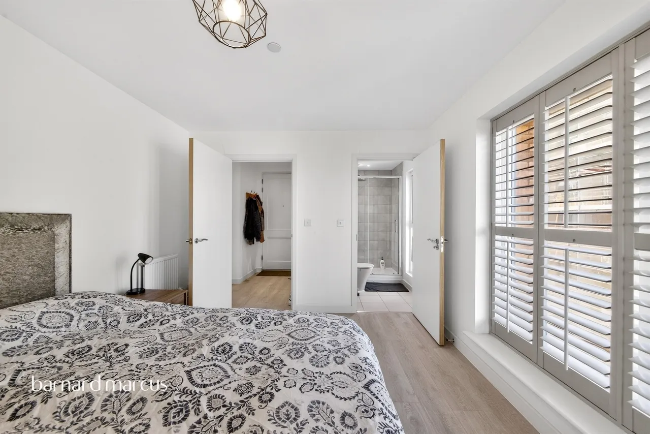 Perryfield Way, London, photo 12