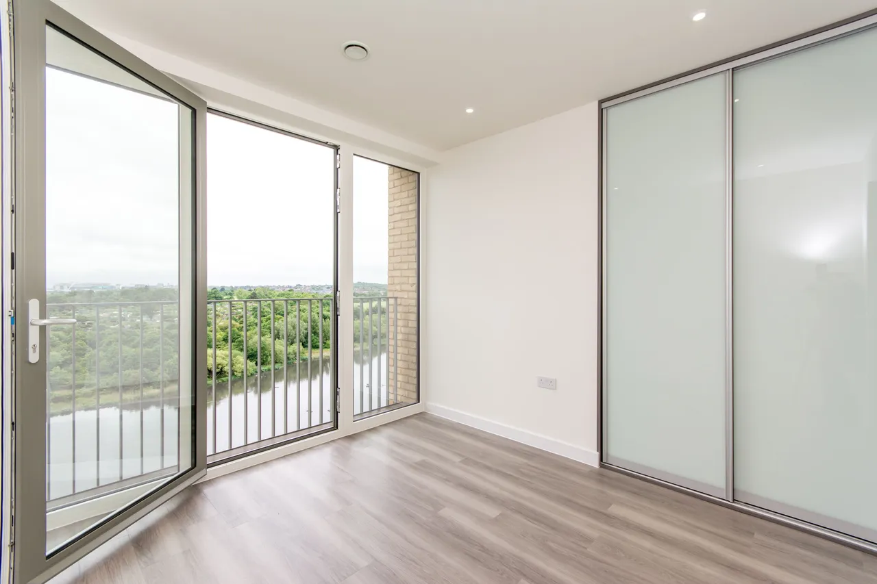 London, NW9, photo 6
