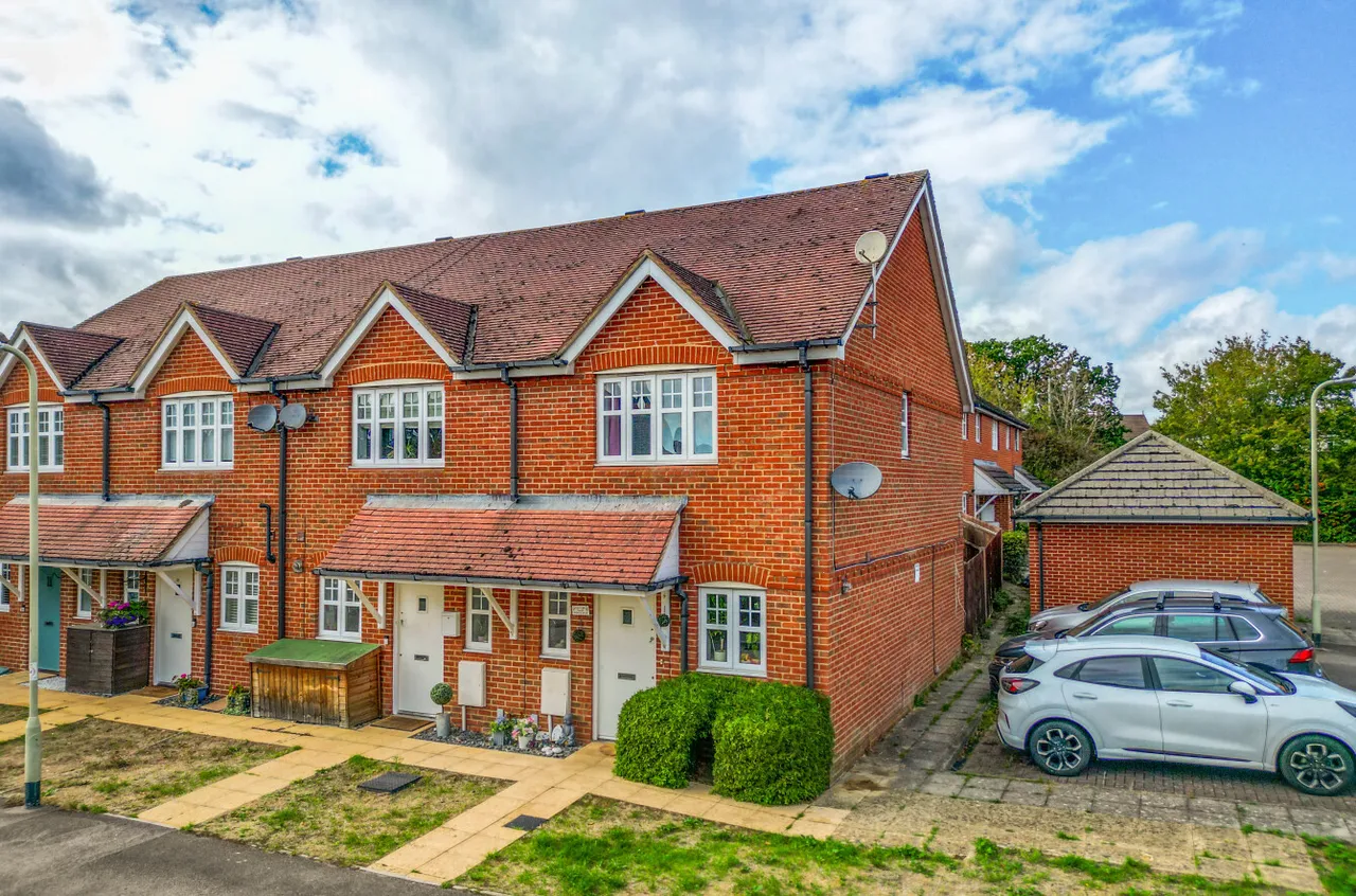 2 bed house for sale — Songbird Close, Shinfield, Reading, Berkshire, RG2 9AB