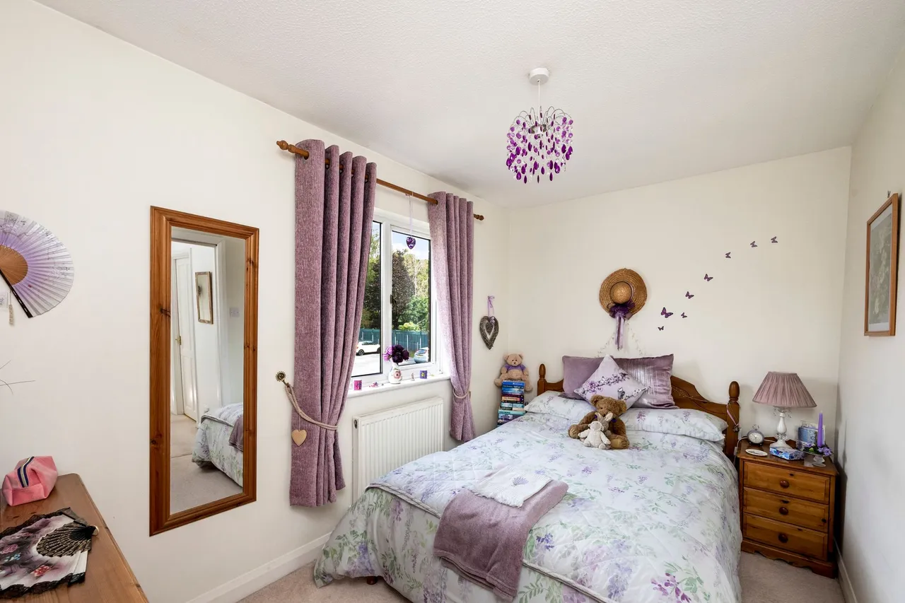 Falklands Drive, Horsham, RH13, photo 9