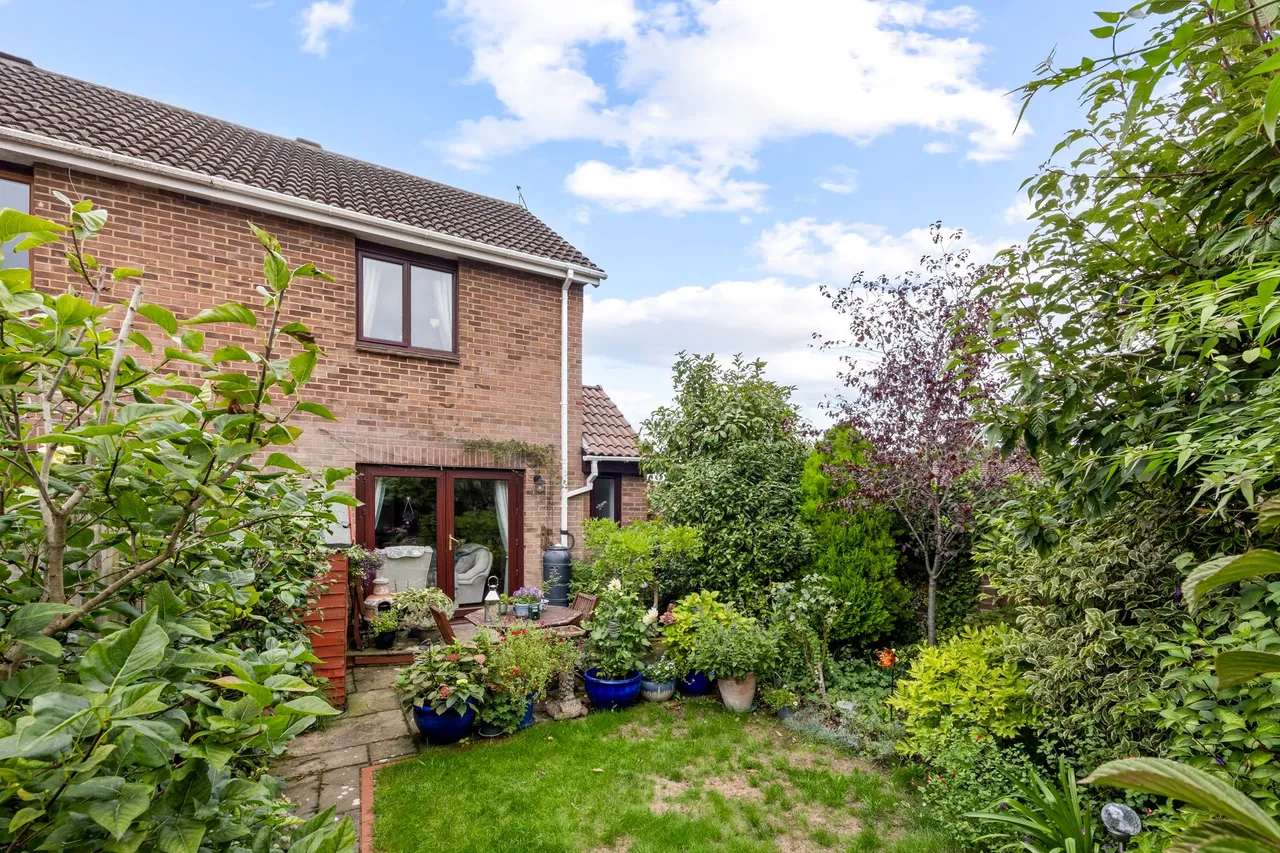 Falklands Drive, Horsham, RH13, photo 17