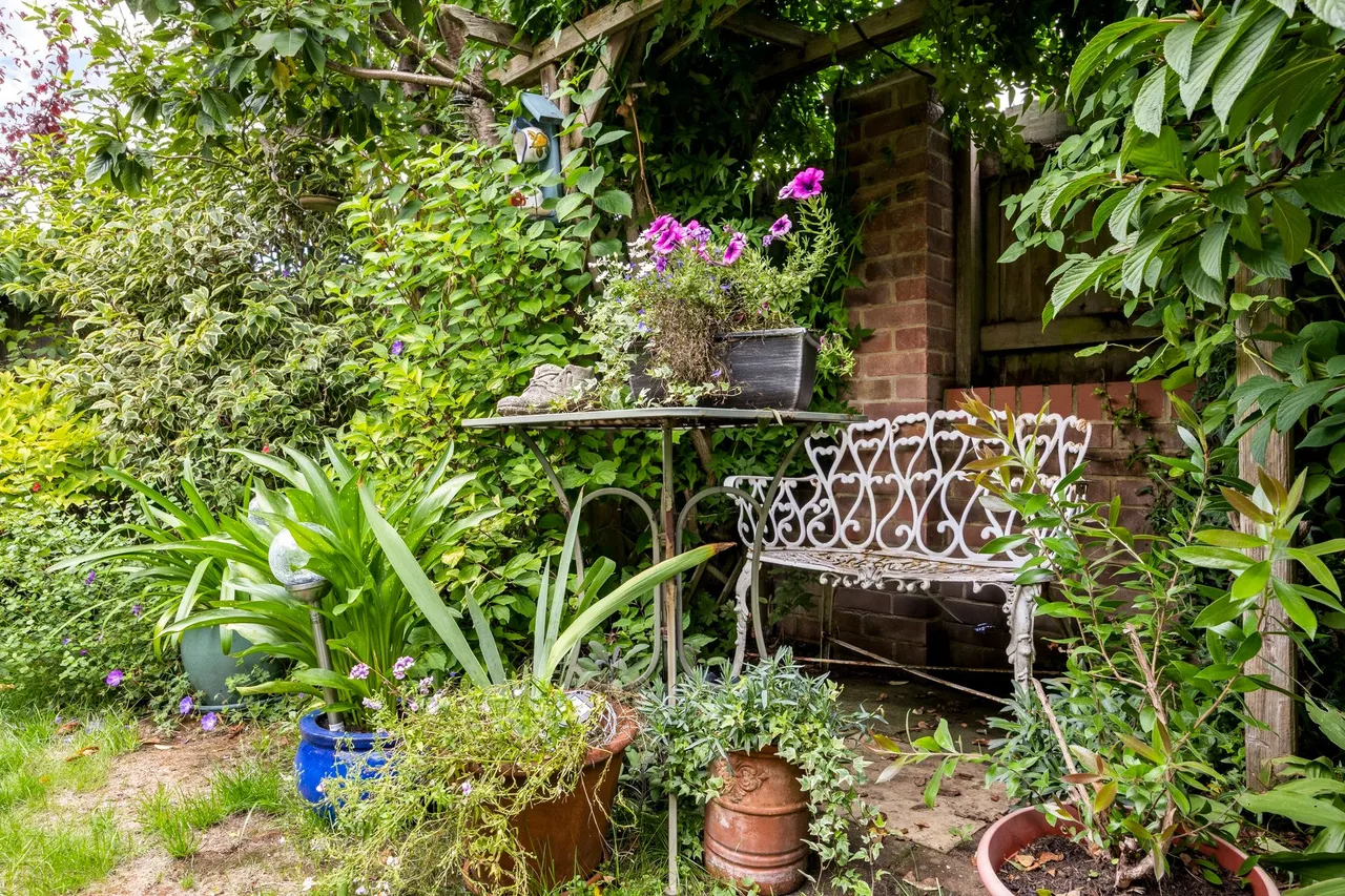 Falklands Drive, Horsham, RH13, photo 16