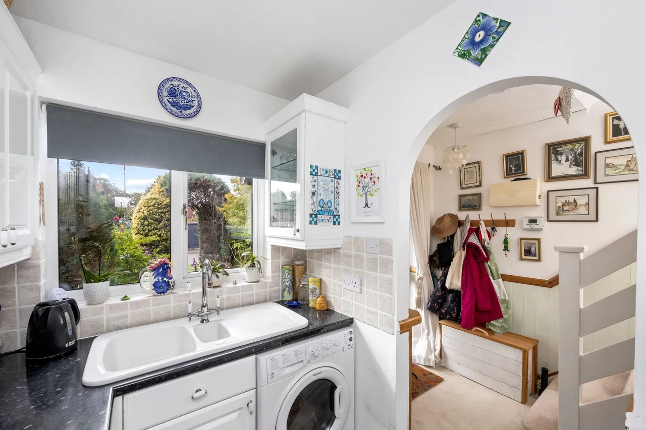 Falklands Drive, Horsham, RH13, photo 7