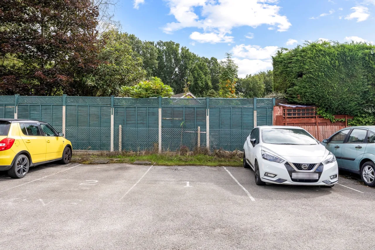 Falklands Drive, Horsham, RH13, photo 12