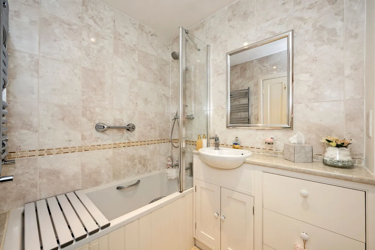 Falklands Drive, Horsham, RH13, photo 6