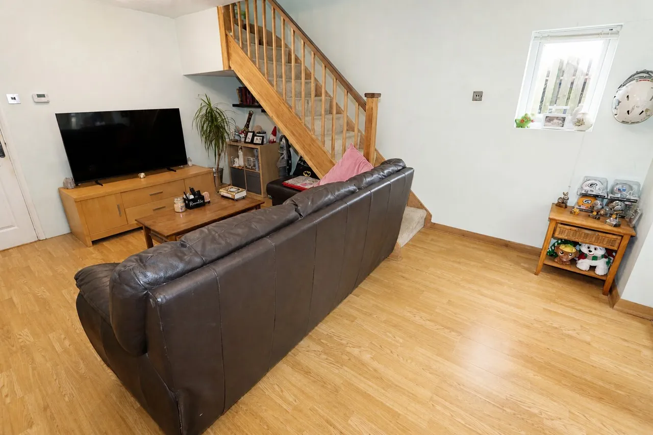 Swan Close, Burton Latimer, NN15, photo 9