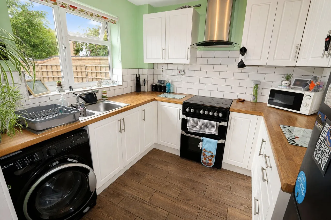 Swan Close, Burton Latimer, NN15, photo 8