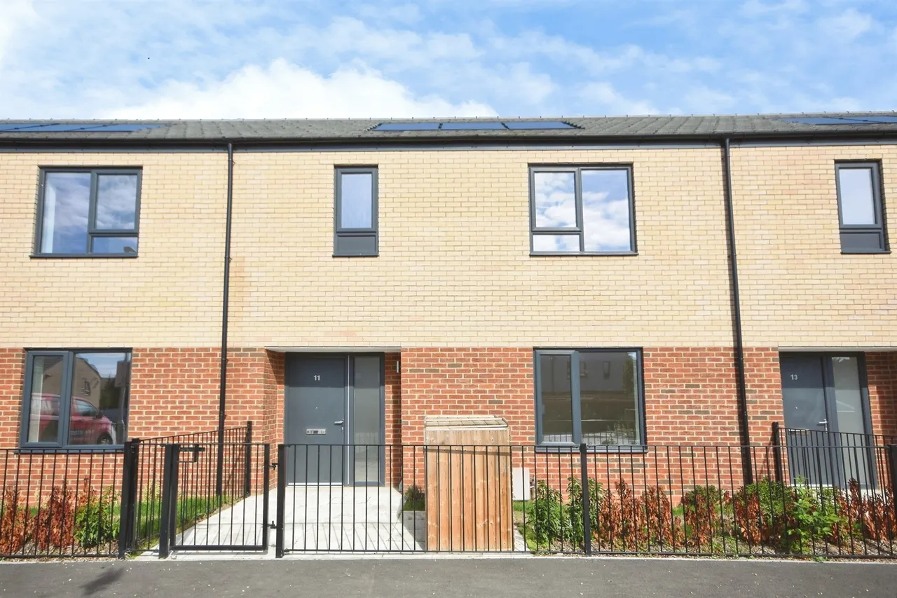 2 bed house for sale, Clarendon Mews, Pitsea, SS13