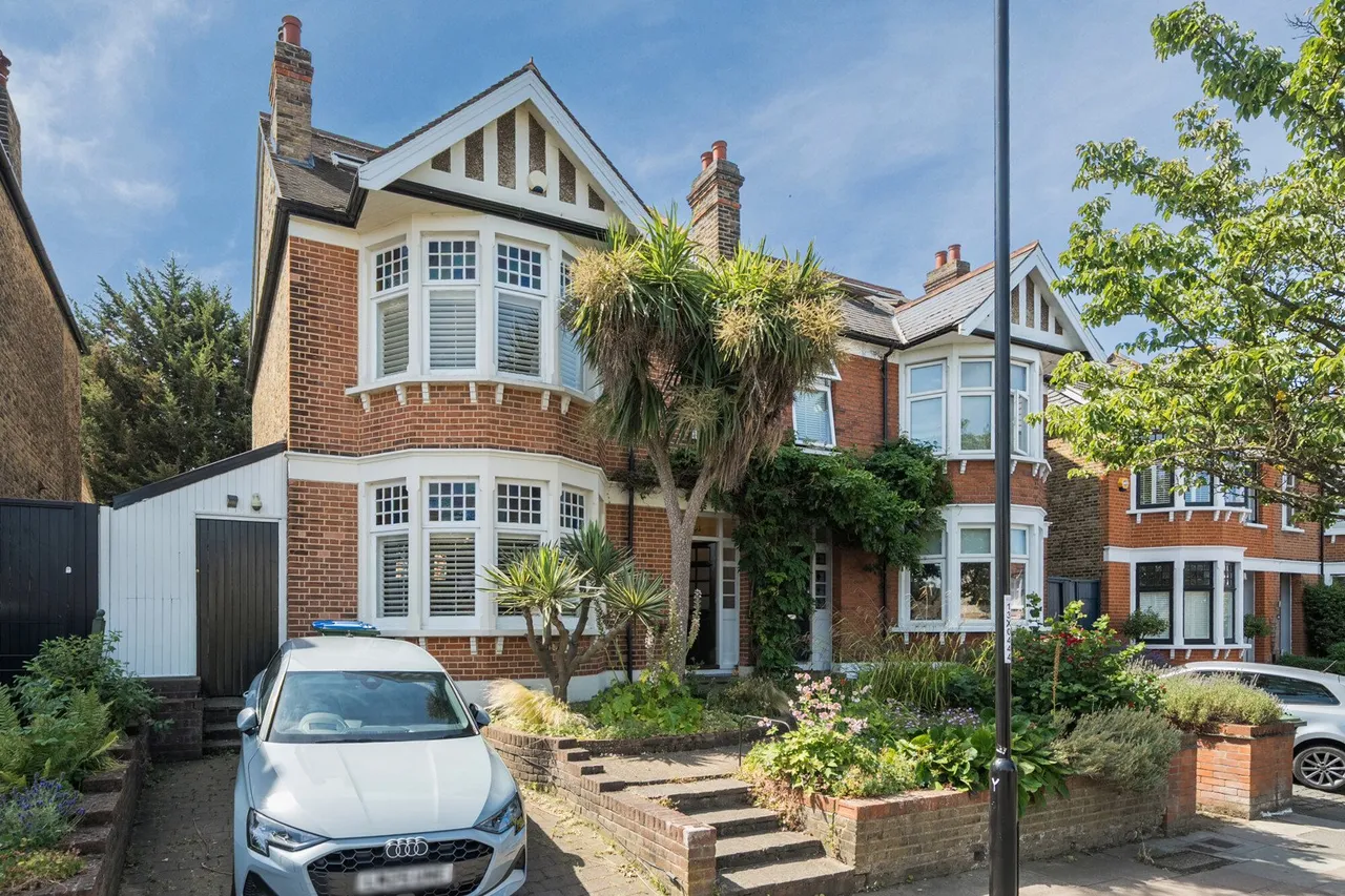 5 bed house for sale — Dunvegan Road, SE9