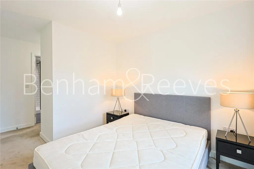 Beaufort Square, Staines-upon-Thames, NW9, photo 15