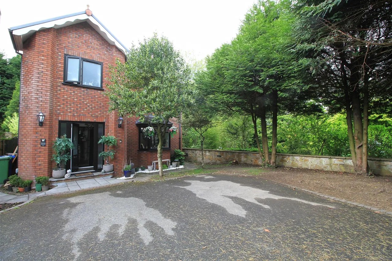 3 bed house for sale, Stockport Road, Hyde