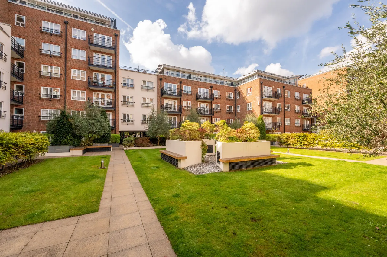 43 Falmouth House, Royal Quarter, Seven Kings Way, Kingston upon Thames, photo 10