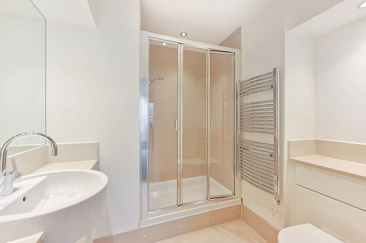 43 Falmouth House, Royal Quarter, Seven Kings Way, Kingston upon Thames, photo 6