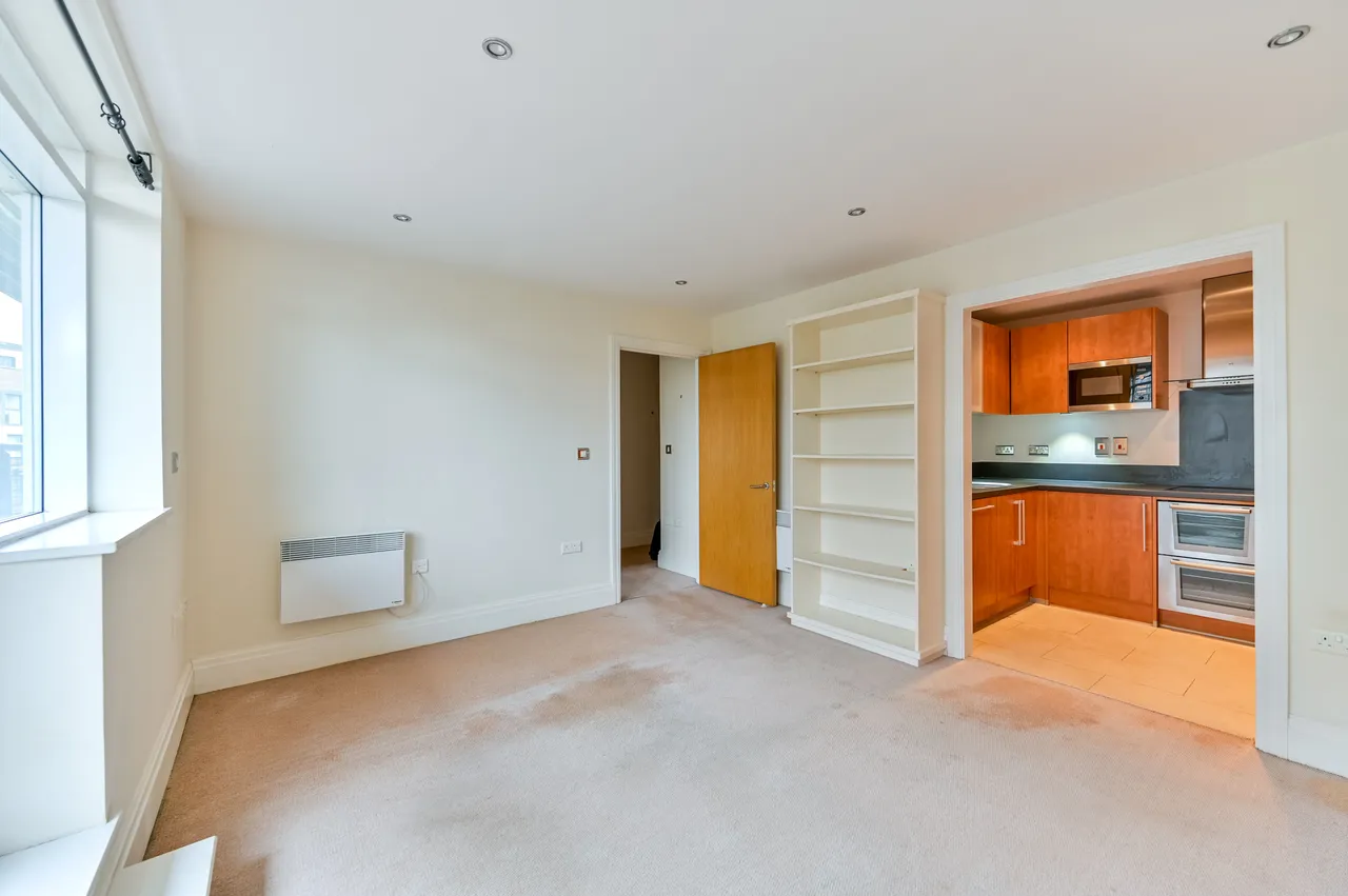 43 Falmouth House, Royal Quarter, Seven Kings Way, Kingston upon Thames, photo 3