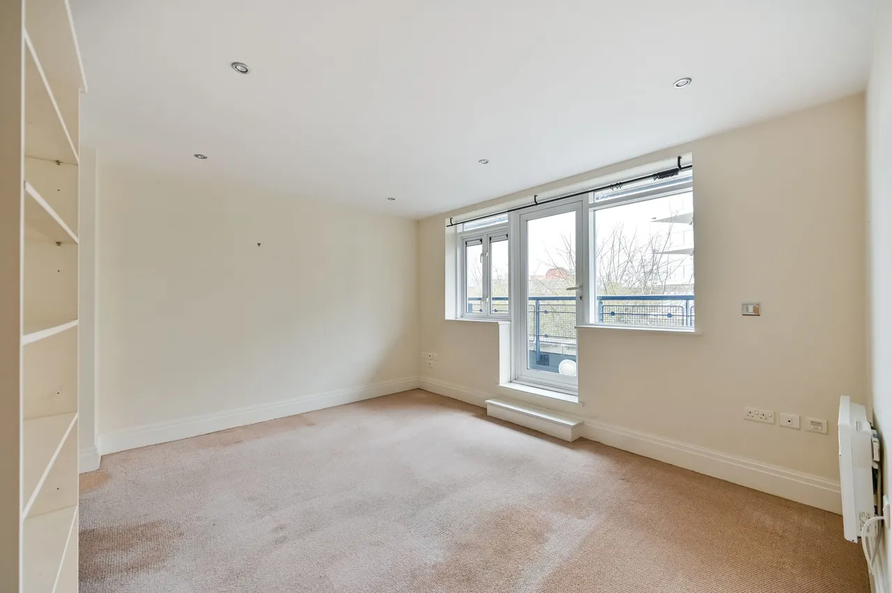 2 bed flat for sale — 43 Falmouth House, Royal Quarter, Seven Kings Way, Kingston upon Thames