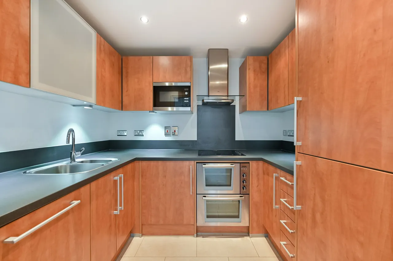 43 Falmouth House, Royal Quarter, Seven Kings Way, Kingston upon Thames, photo 2