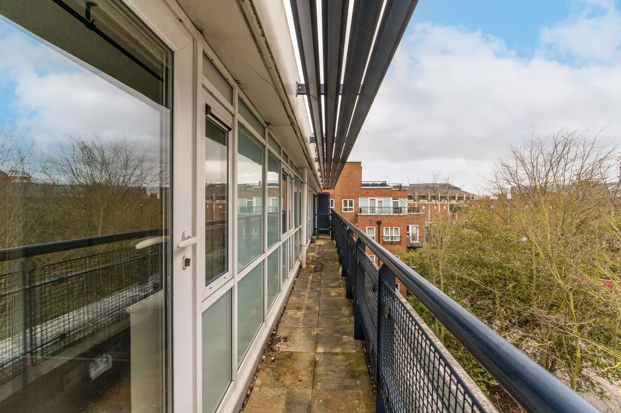 43 Falmouth House, Royal Quarter, Seven Kings Way, Kingston upon Thames, photo 4