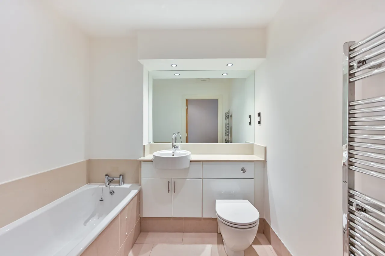 43 Falmouth House, Royal Quarter, Seven Kings Way, Kingston upon Thames, photo 8