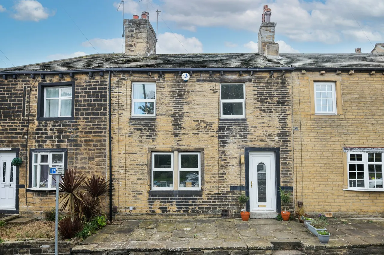 3 bed house for sale, Carr Road, Calverley, LS28