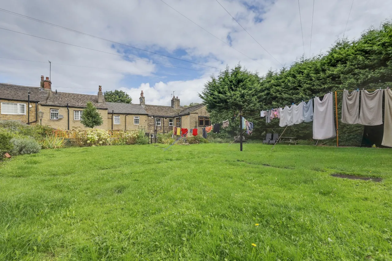 Carr Road, Calverley, LS28, photo 16