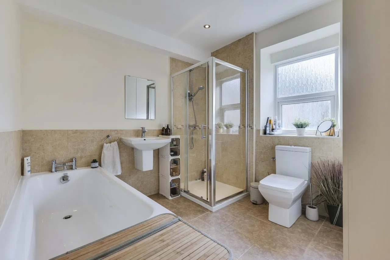 Carr Road, Calverley, LS28, photo 13