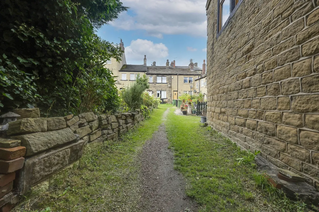 Carr Road, Calverley, LS28, photo 18
