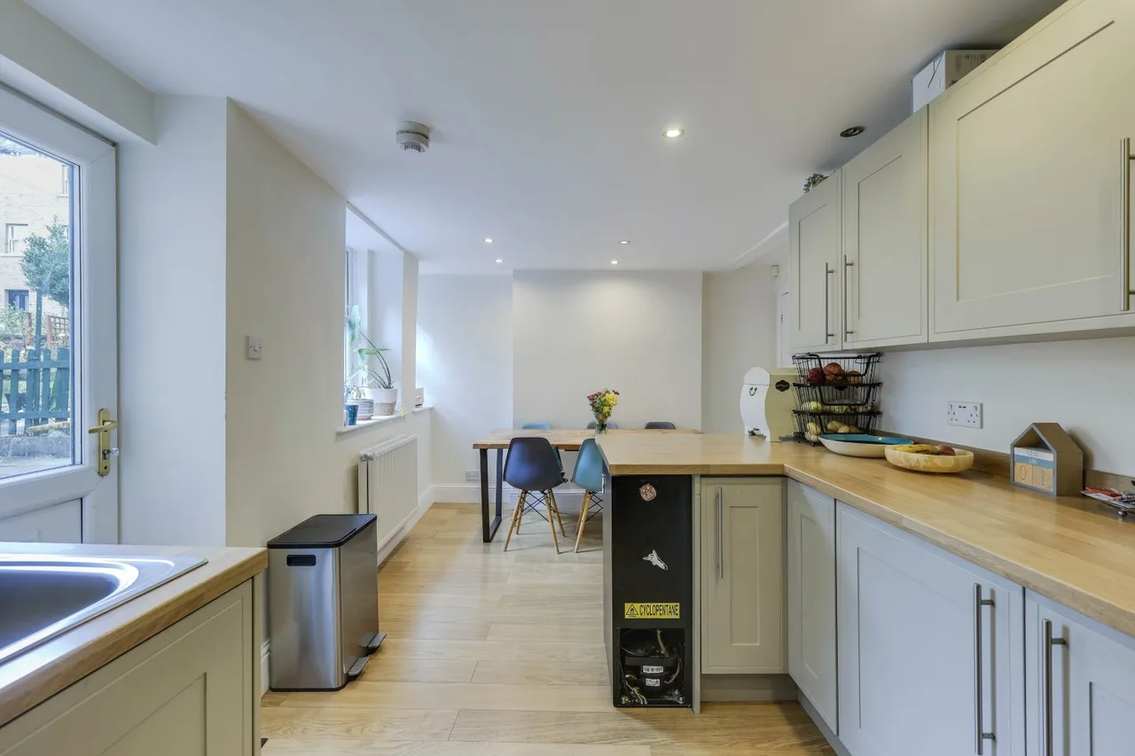 Carr Road, Calverley, LS28, photo 6