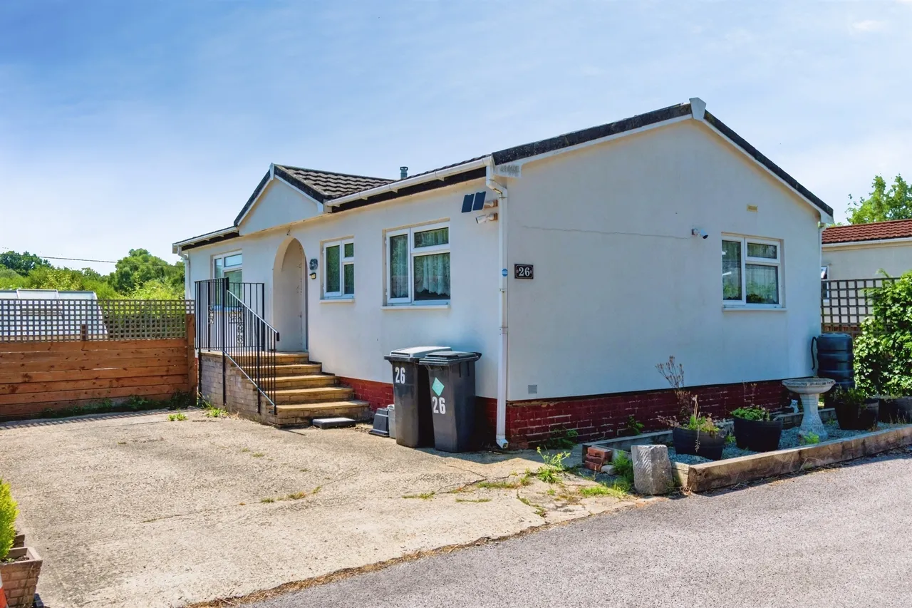 2 bed park home for sale, Glen Mobile Home Park, Colden Common, SO21