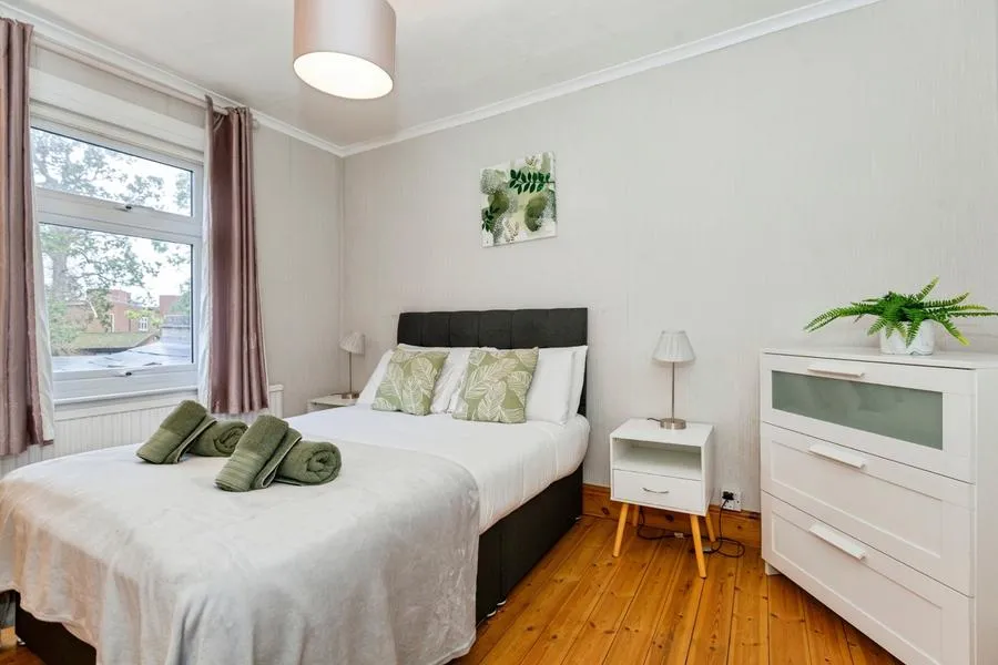 St. Leonards Road, Windsor, SL4, photo 11