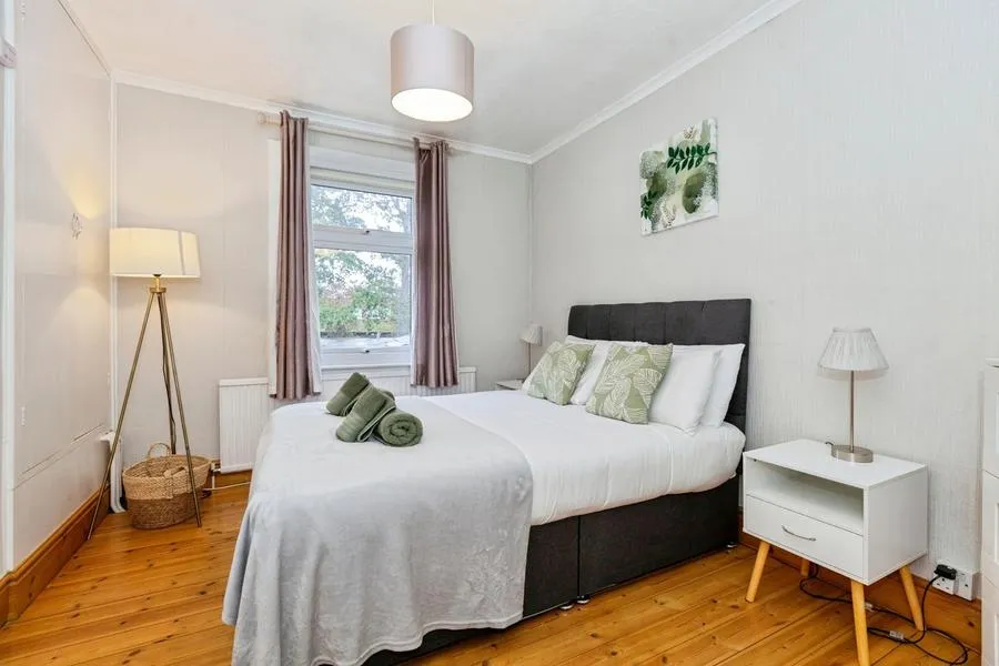 St. Leonards Road, Windsor, SL4, photo 10