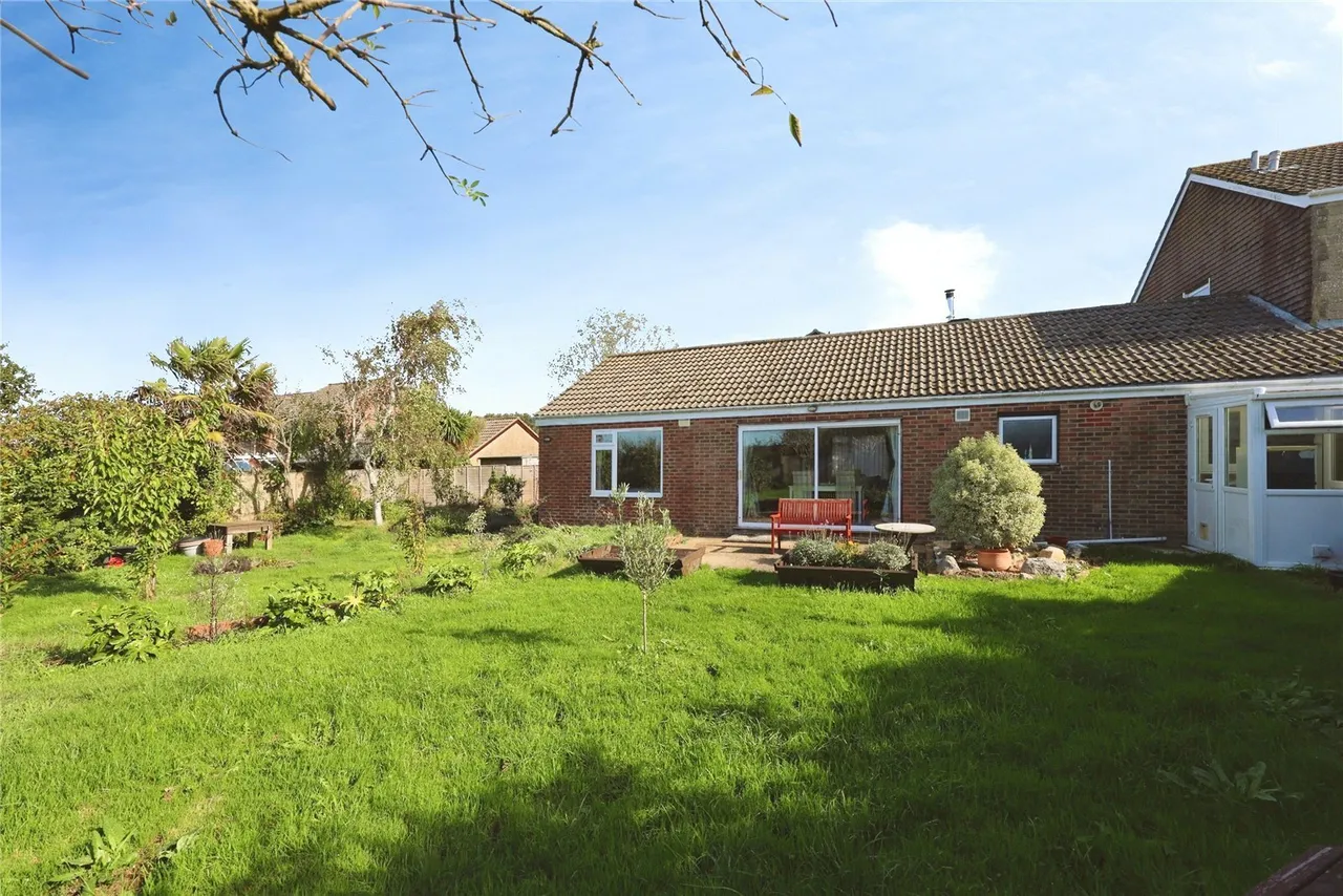 3 bed house for sale, Fleet Way, Shalfleet, PO30