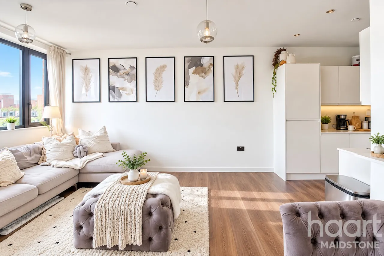 2 bed flat for sale, Knightrider Street, Maidstone, ME15