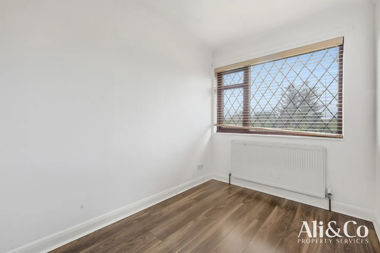 Waverley Gardens, Grays, Essex, RM16 2TJ, photo 10