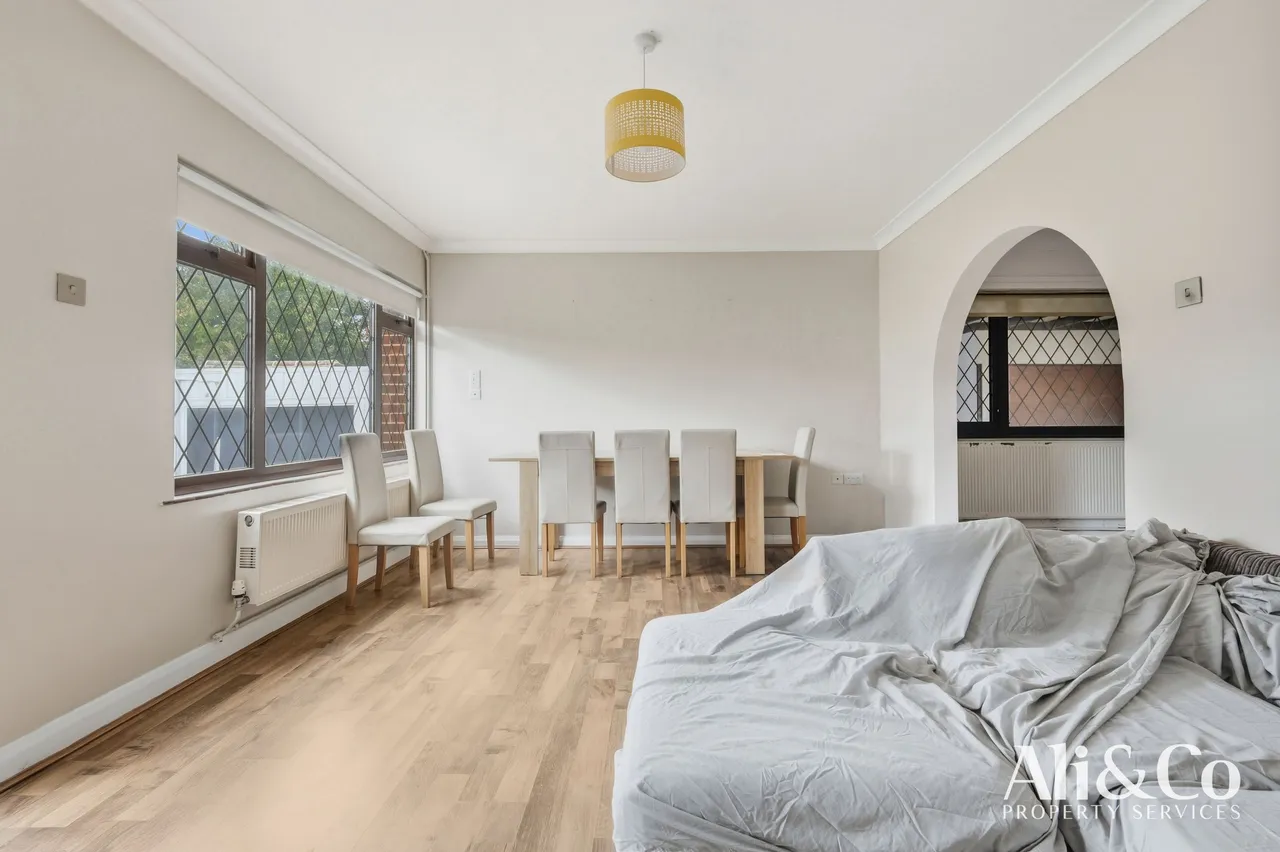 Waverley Gardens, Grays, Essex, RM16 2TJ, photo 8