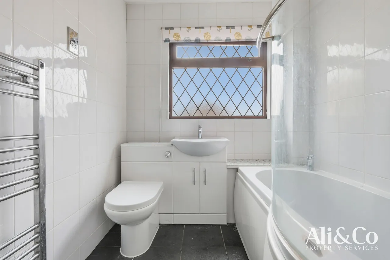 Waverley Gardens, Grays, Essex, RM16 2TJ, photo 14