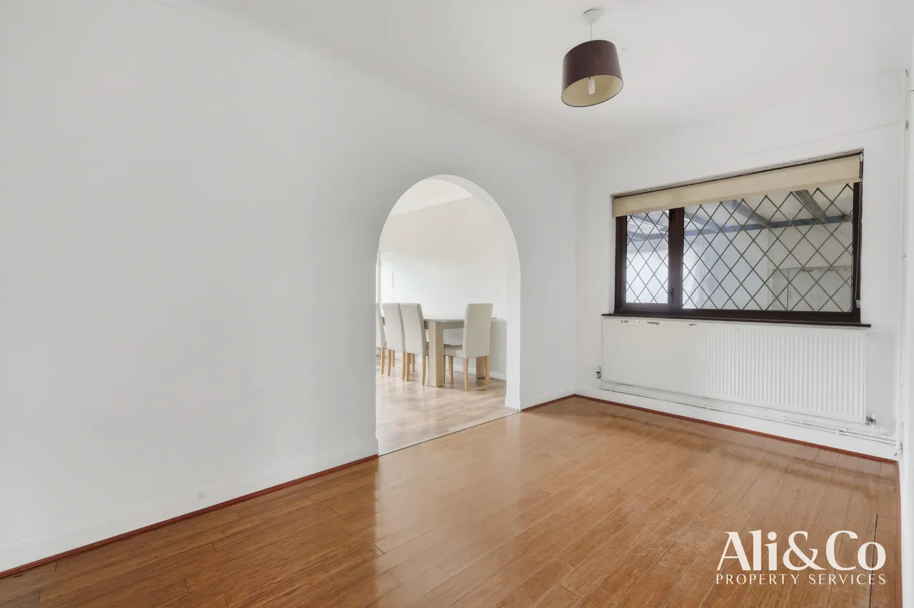 Waverley Gardens, Grays, Essex, RM16 2TJ, photo 5