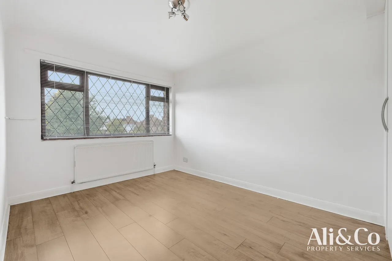 Waverley Gardens, Grays, Essex, RM16 2TJ, photo 12