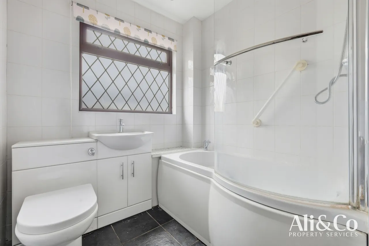 Waverley Gardens, Grays, Essex, RM16 2TJ, photo 13