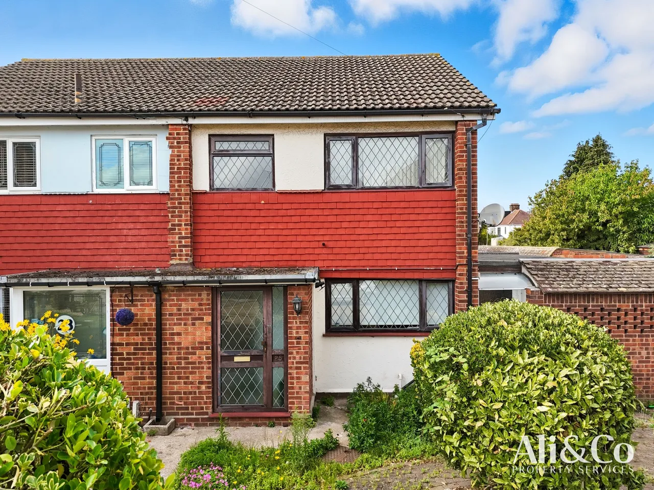 3 bed house for sale — Waverley Gardens, Grays, Essex, RM16 2TJ