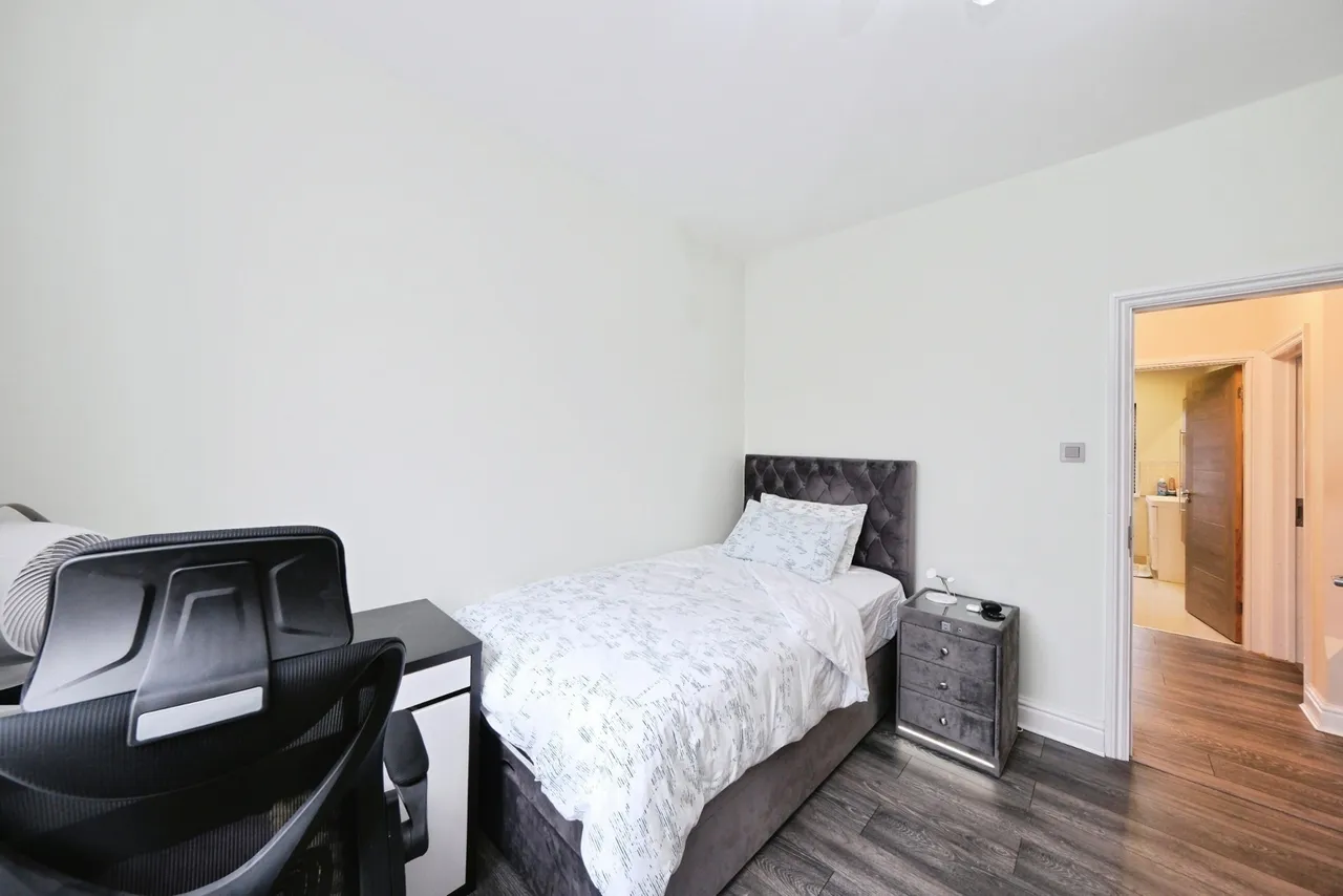 Austen Avenue, Nottingham, NG7, photo 21