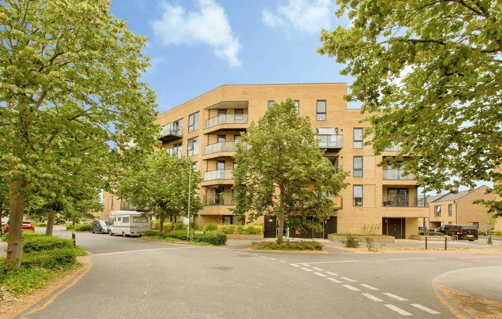 3 bed flat for sale, Hobson Avenue, Trumpington, CB2