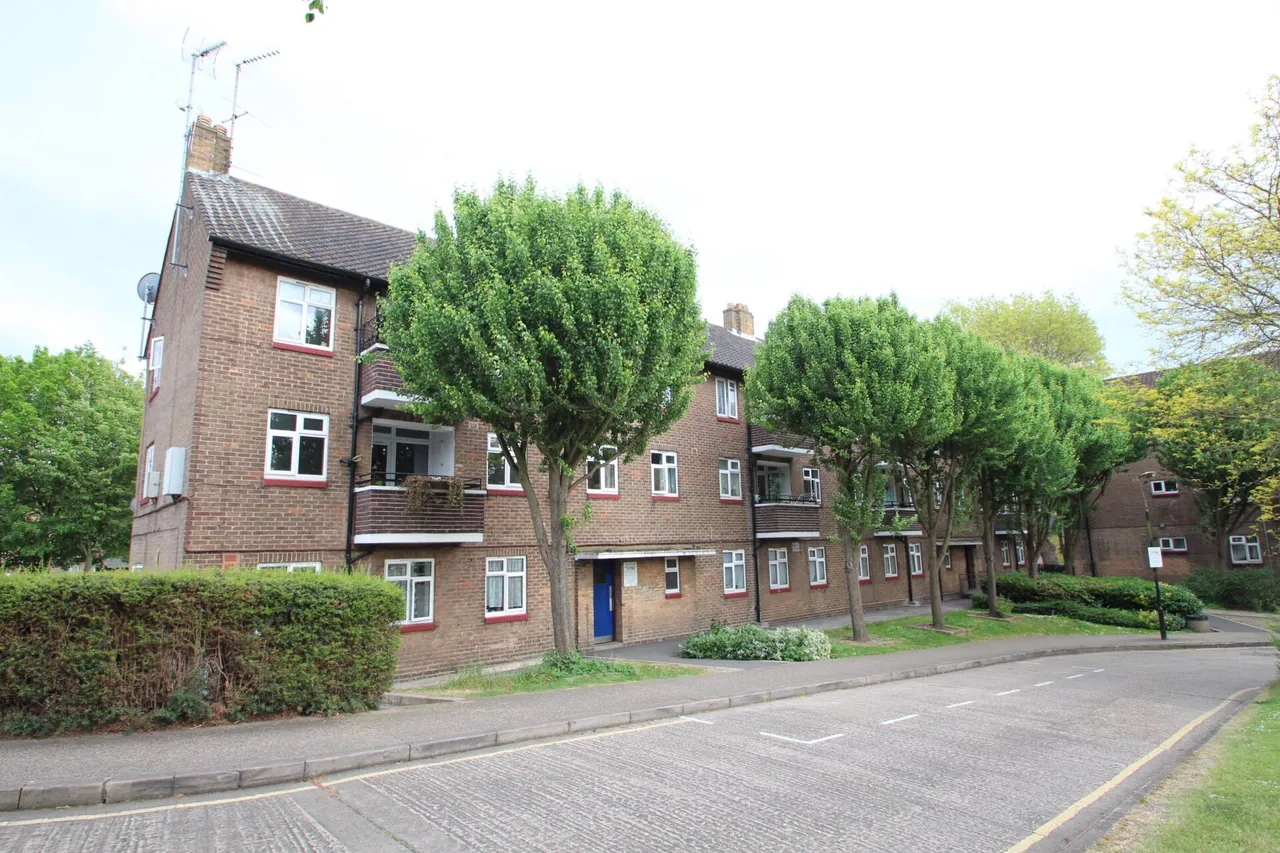 3 bed flat for sale — John Newton Court, Welling