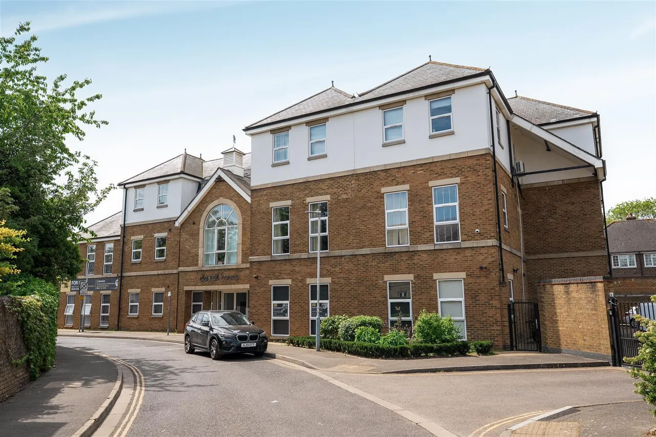 1 bed flat for sale, Meadowlea Close, Harmondsworth, UB7