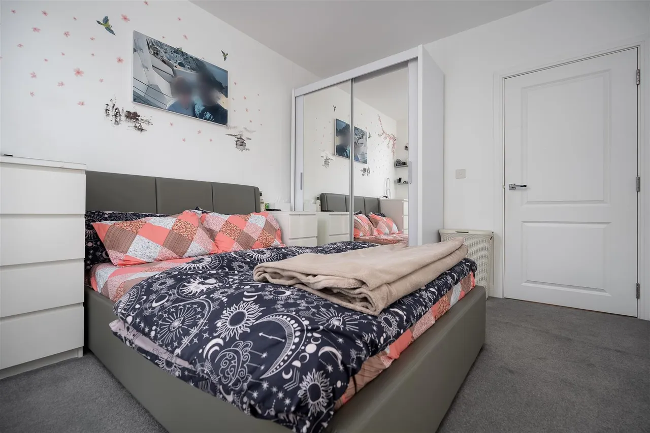 Meadowlea Close, Harmondsworth, UB7, photo 9